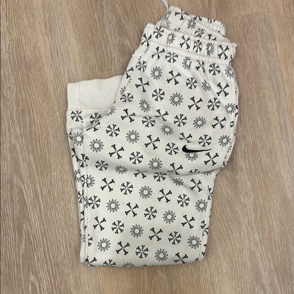 Nike White and Black Star Sweatpants